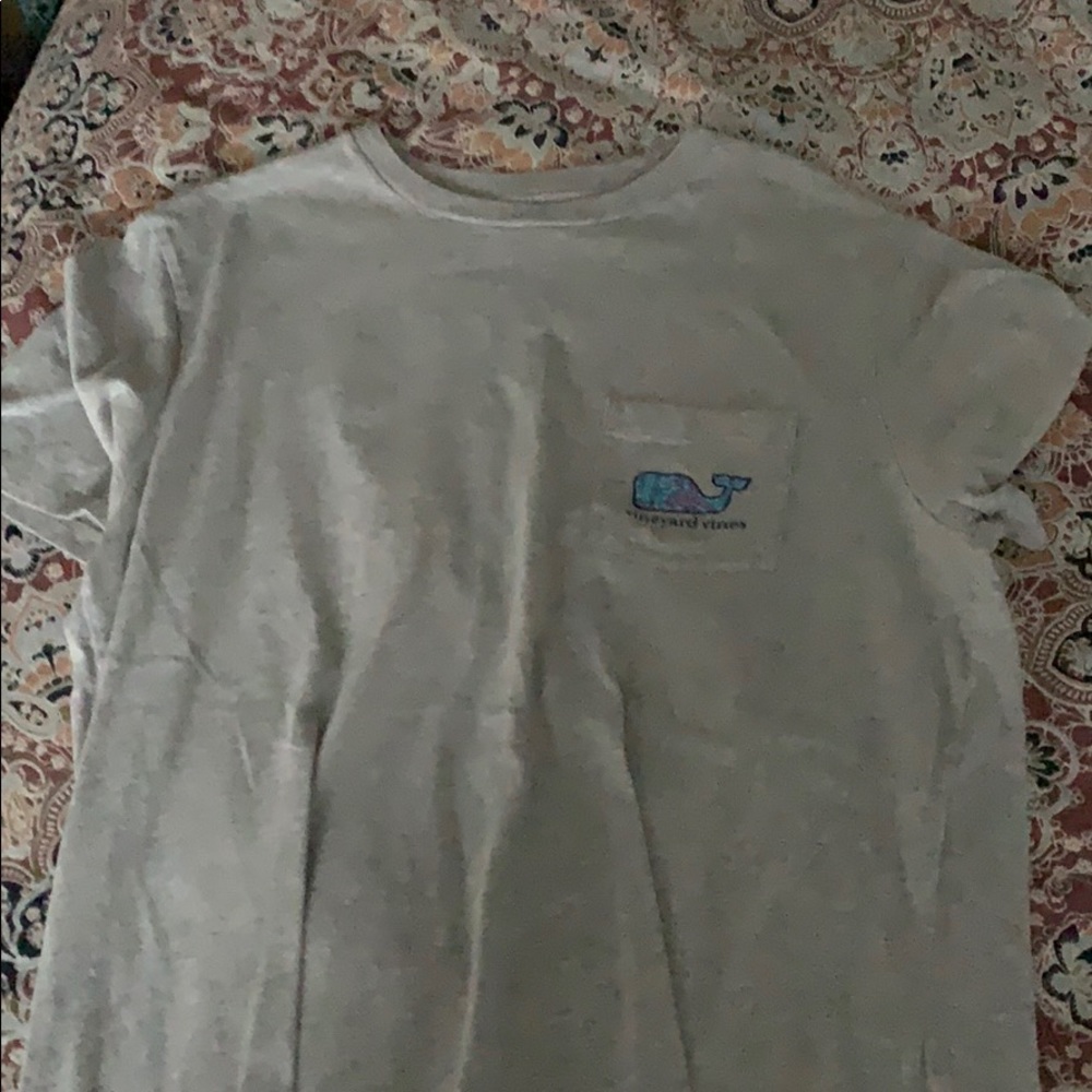 Never touched, plenty vineyard vines long sleeves